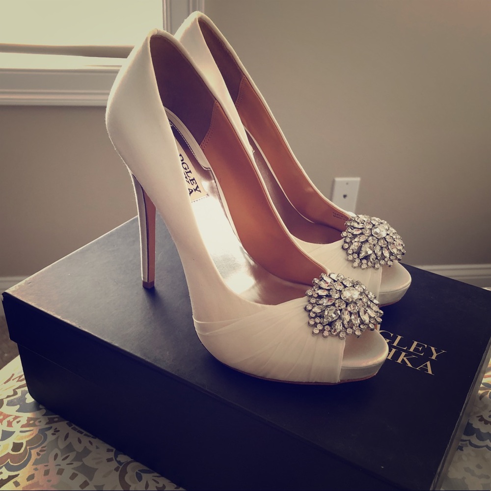 Badgley Mischka Pettal Platform Pump - never worn